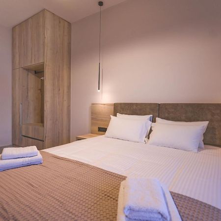 Santa Marina Apartments Родакинон Екстериор снимка