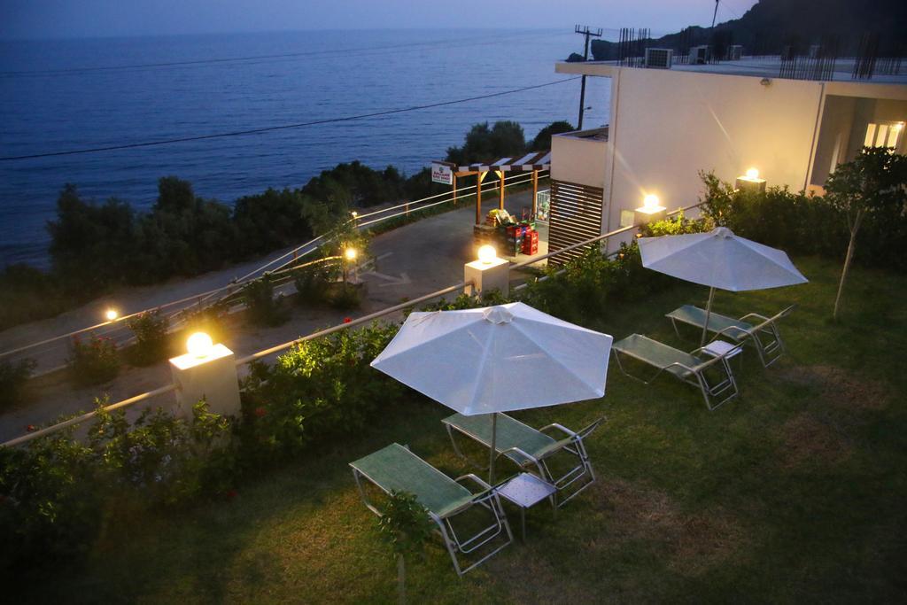 Santa Marina Apartments Родакинон Екстериор снимка