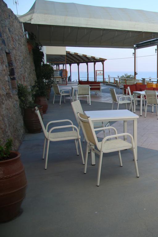 Santa Marina Apartments Родакинон Екстериор снимка