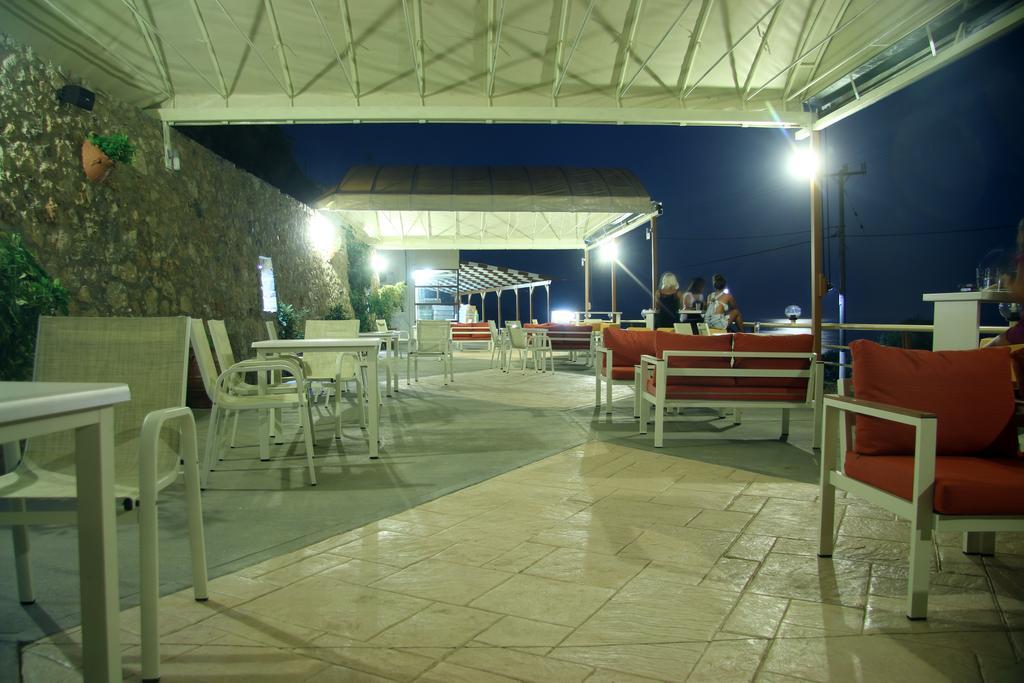 Santa Marina Apartments Родакинон Екстериор снимка