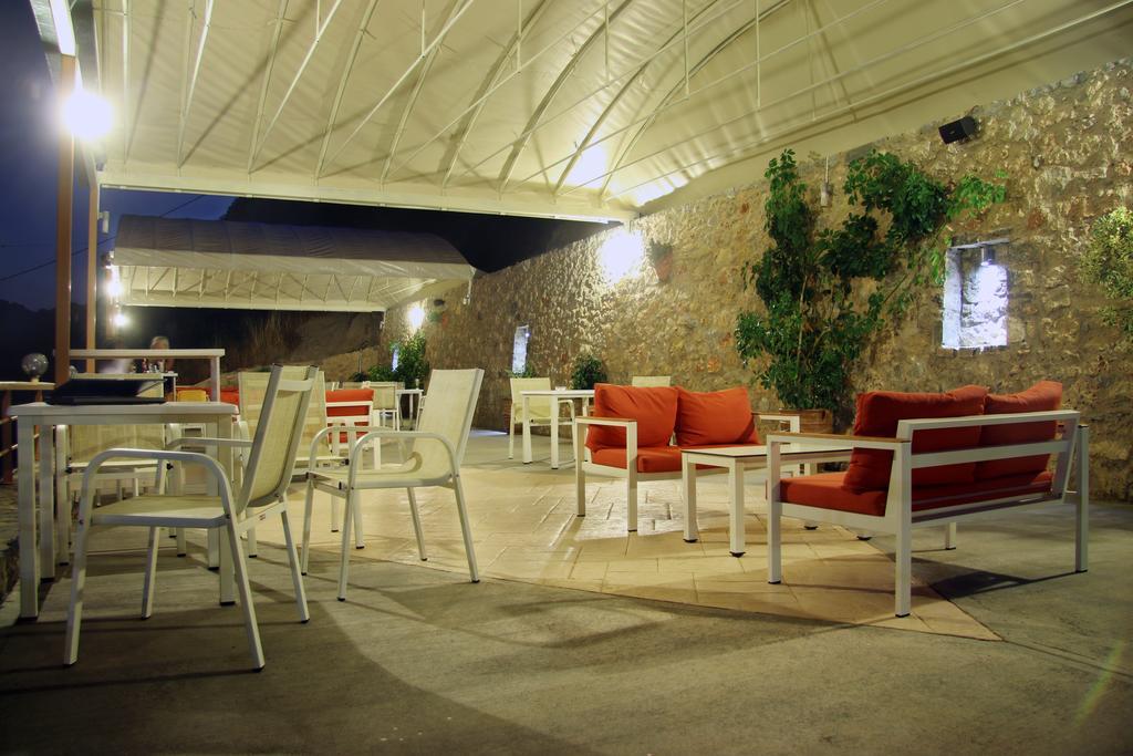 Santa Marina Apartments Родакинон Екстериор снимка