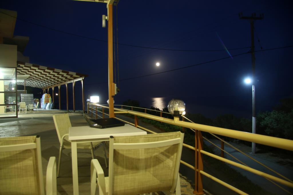 Santa Marina Apartments Родакинон Екстериор снимка
