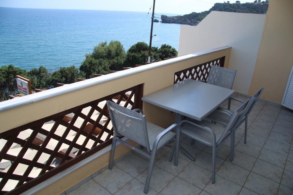 Santa Marina Apartments Родакинон Екстериор снимка