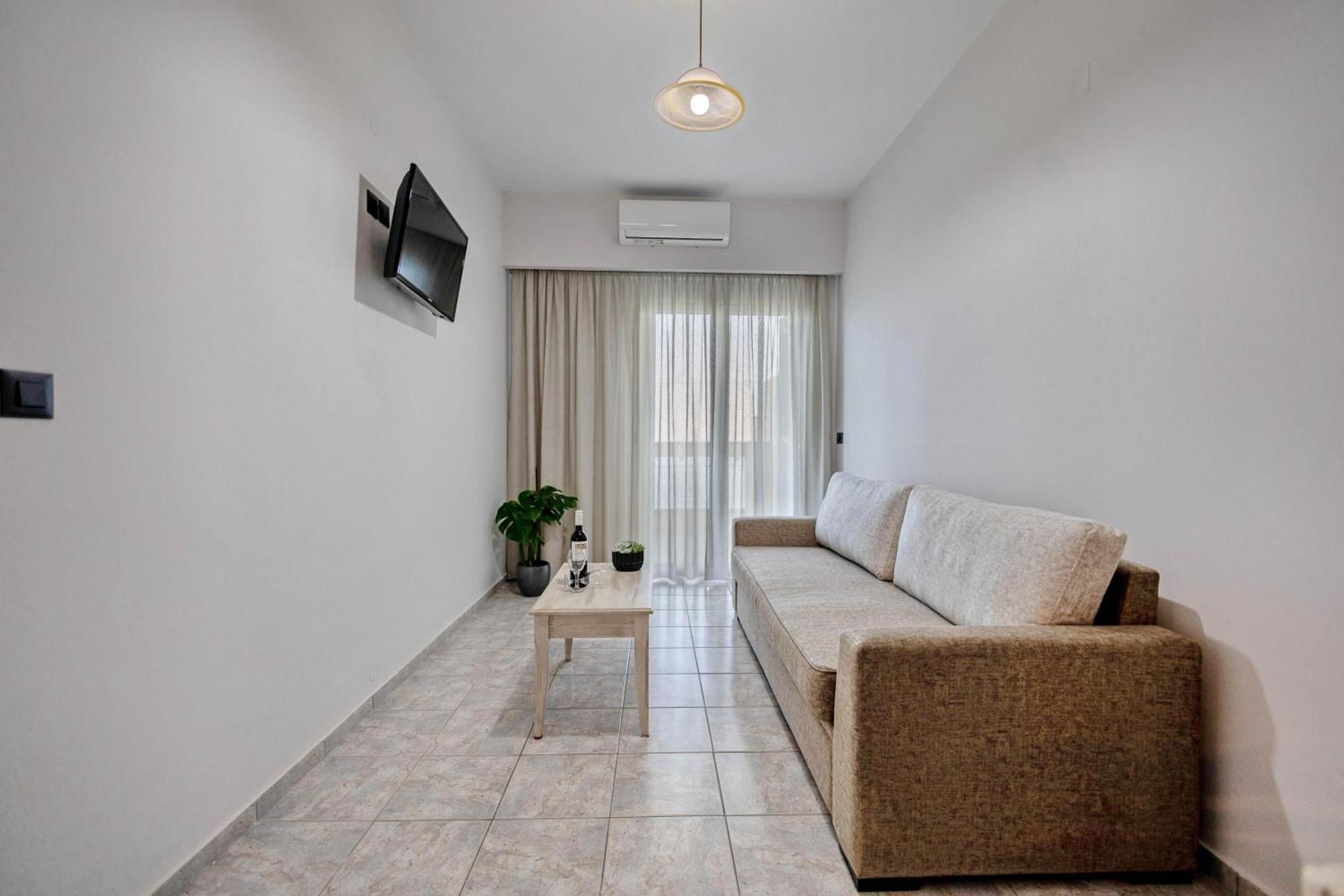 Santa Marina Apartments Родакинон Екстериор снимка