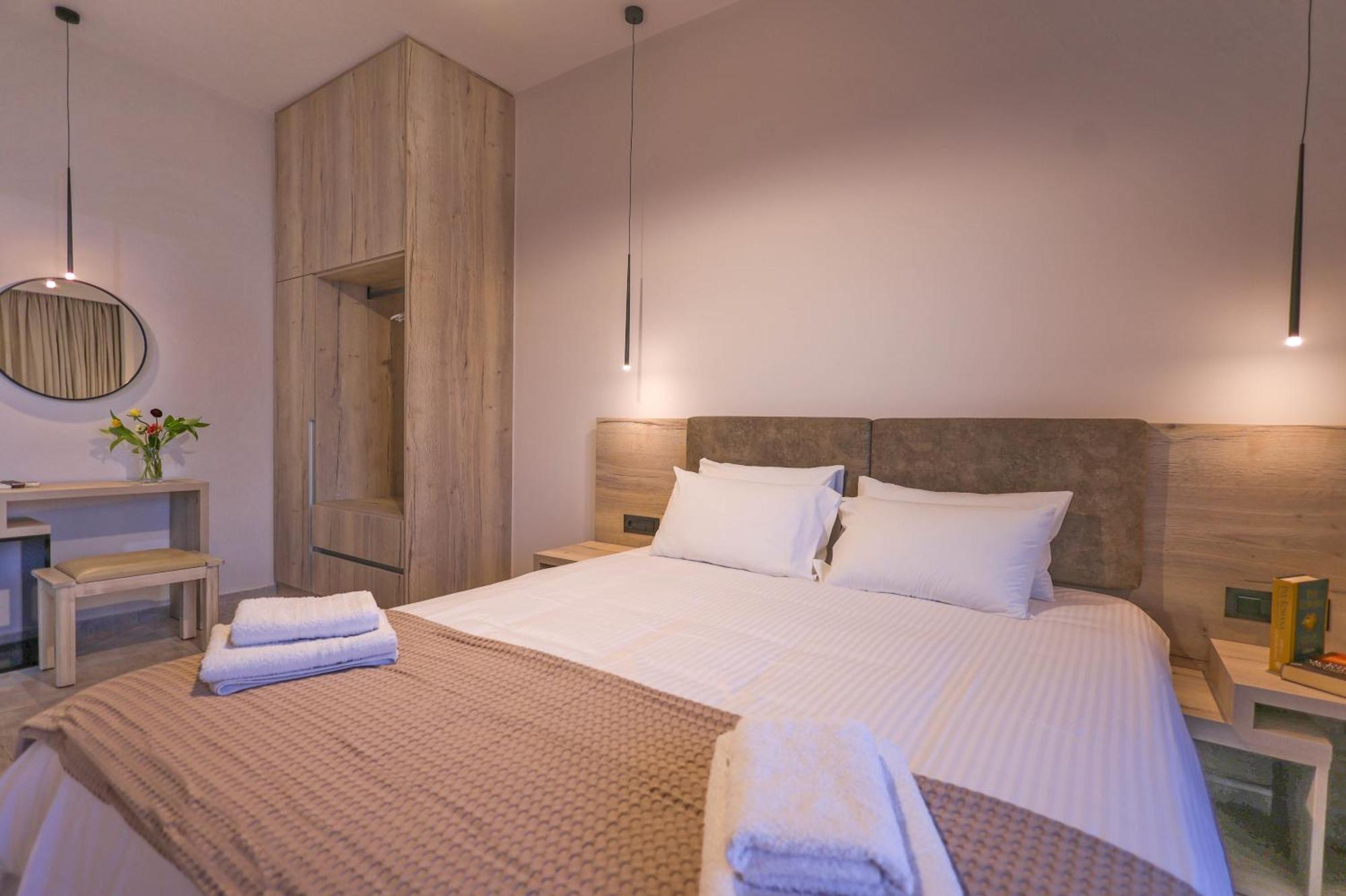 Santa Marina Apartments Родакинон Екстериор снимка