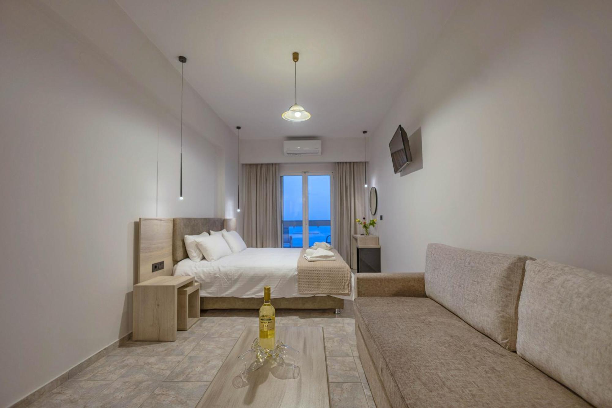 Santa Marina Apartments Родакинон Екстериор снимка