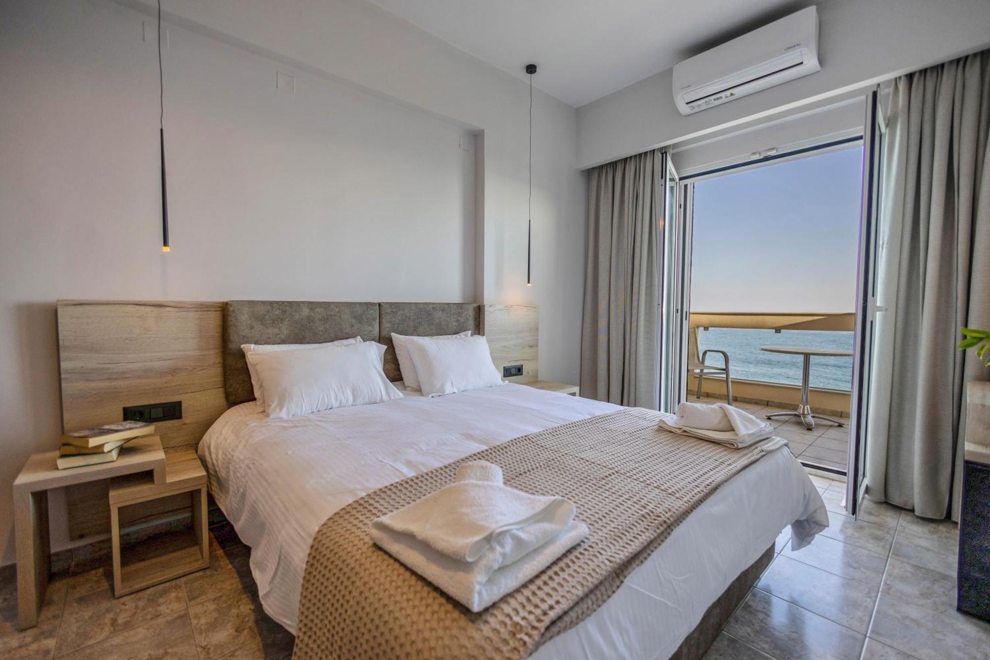 Santa Marina Apartments Родакинон Екстериор снимка
