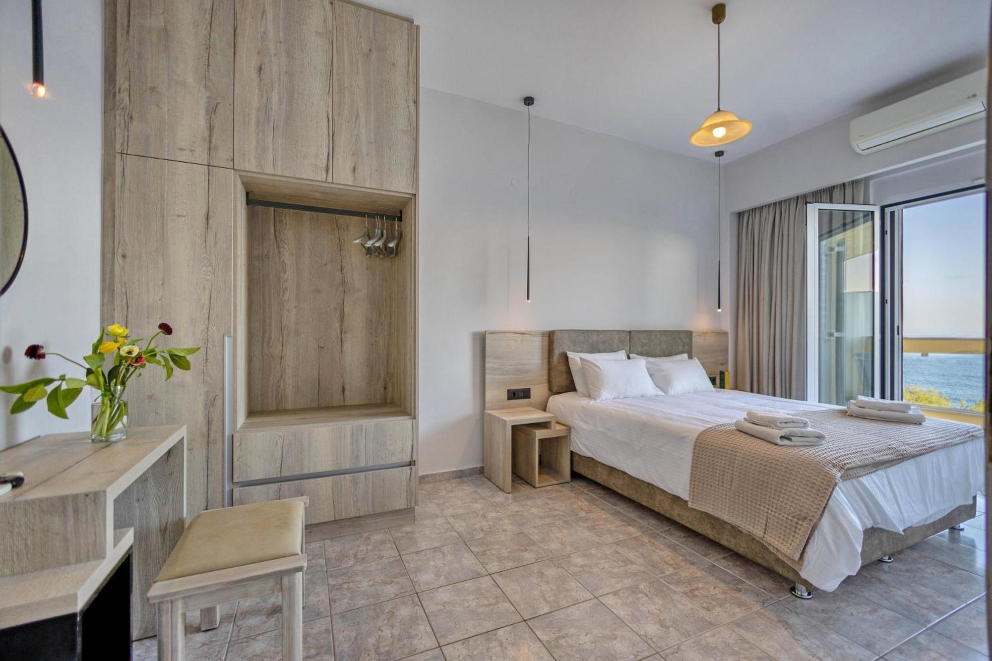 Santa Marina Apartments Родакинон Екстериор снимка