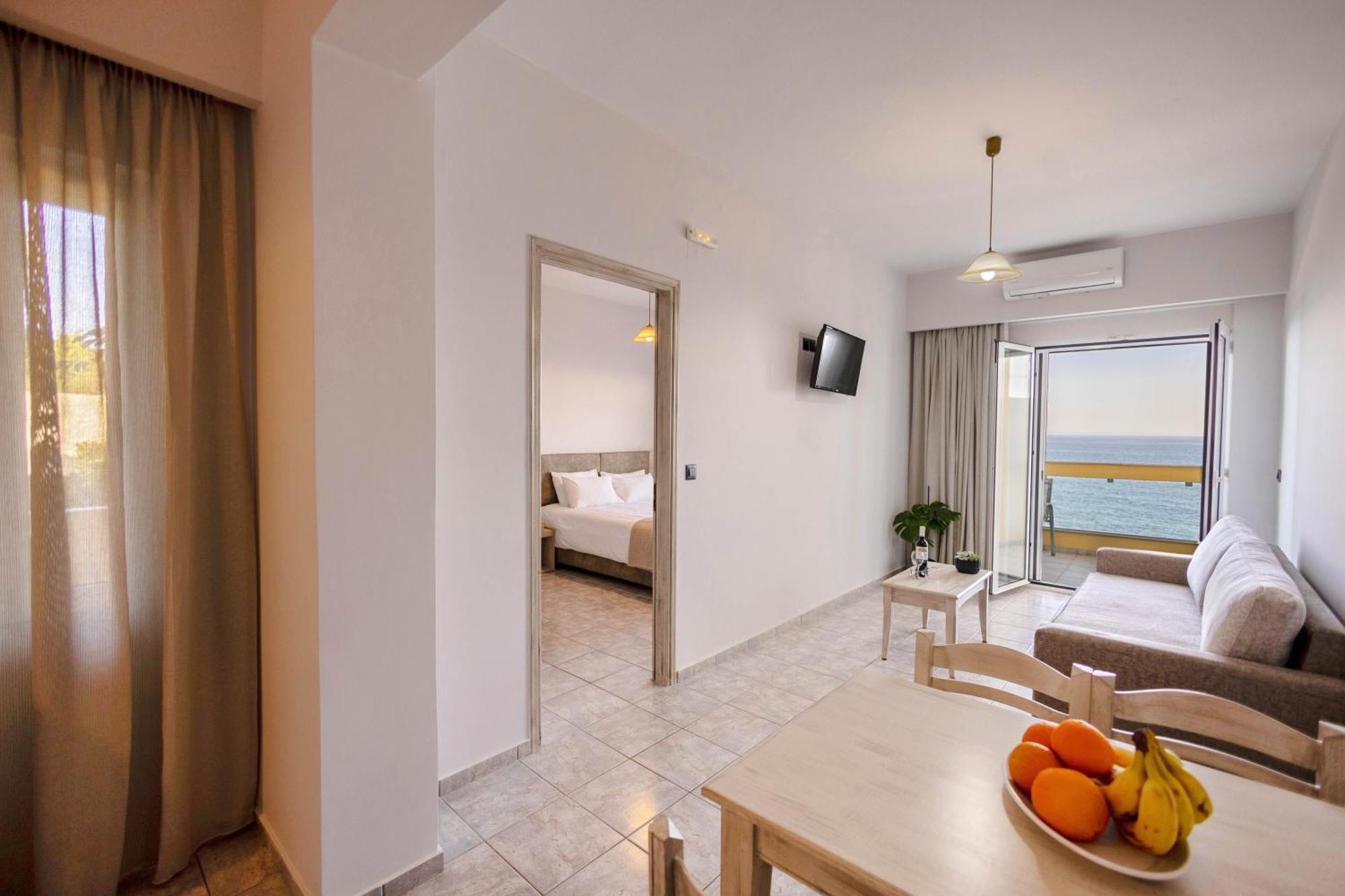 Santa Marina Apartments Родакинон Екстериор снимка