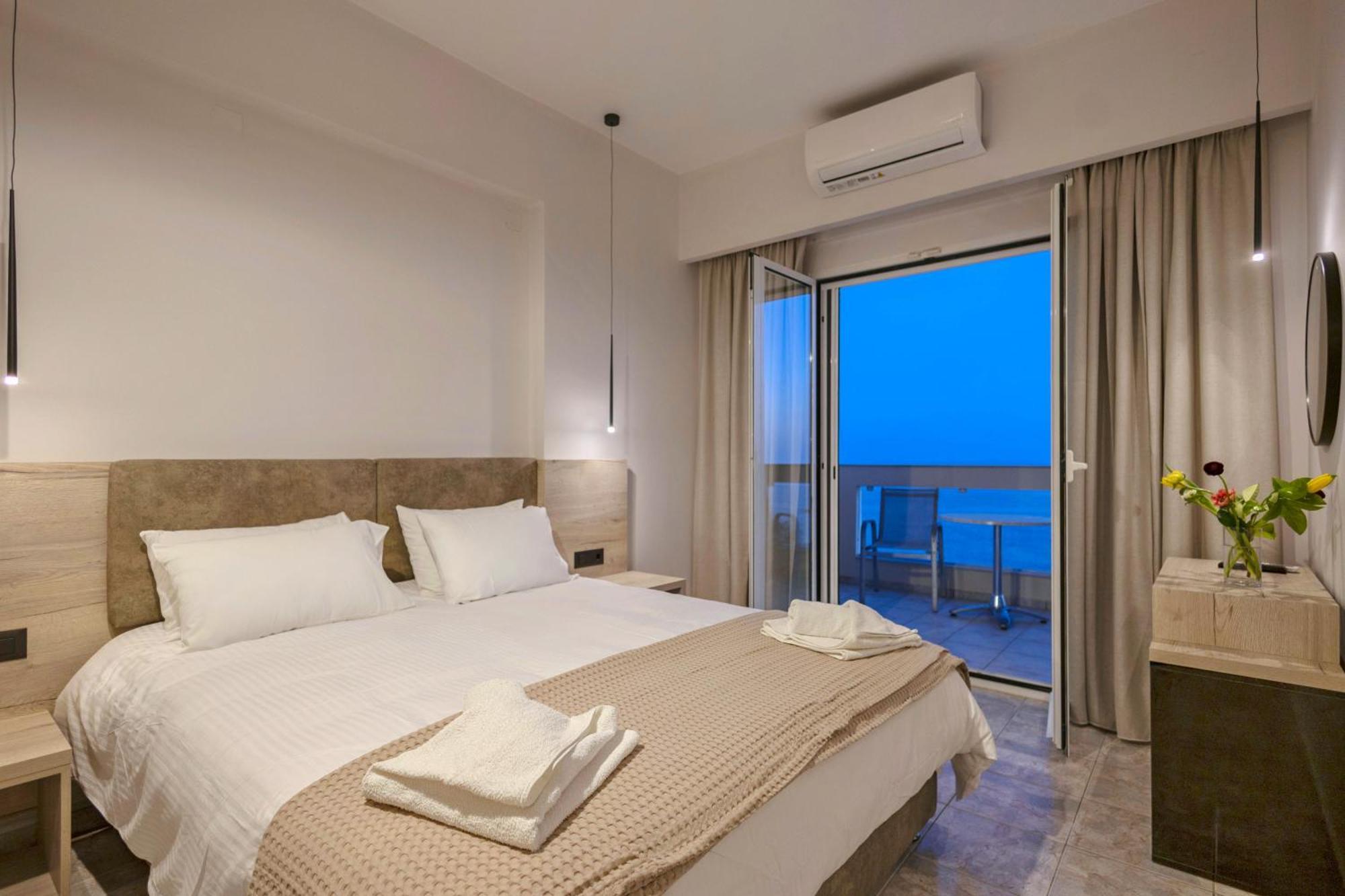 Santa Marina Apartments Родакинон Екстериор снимка