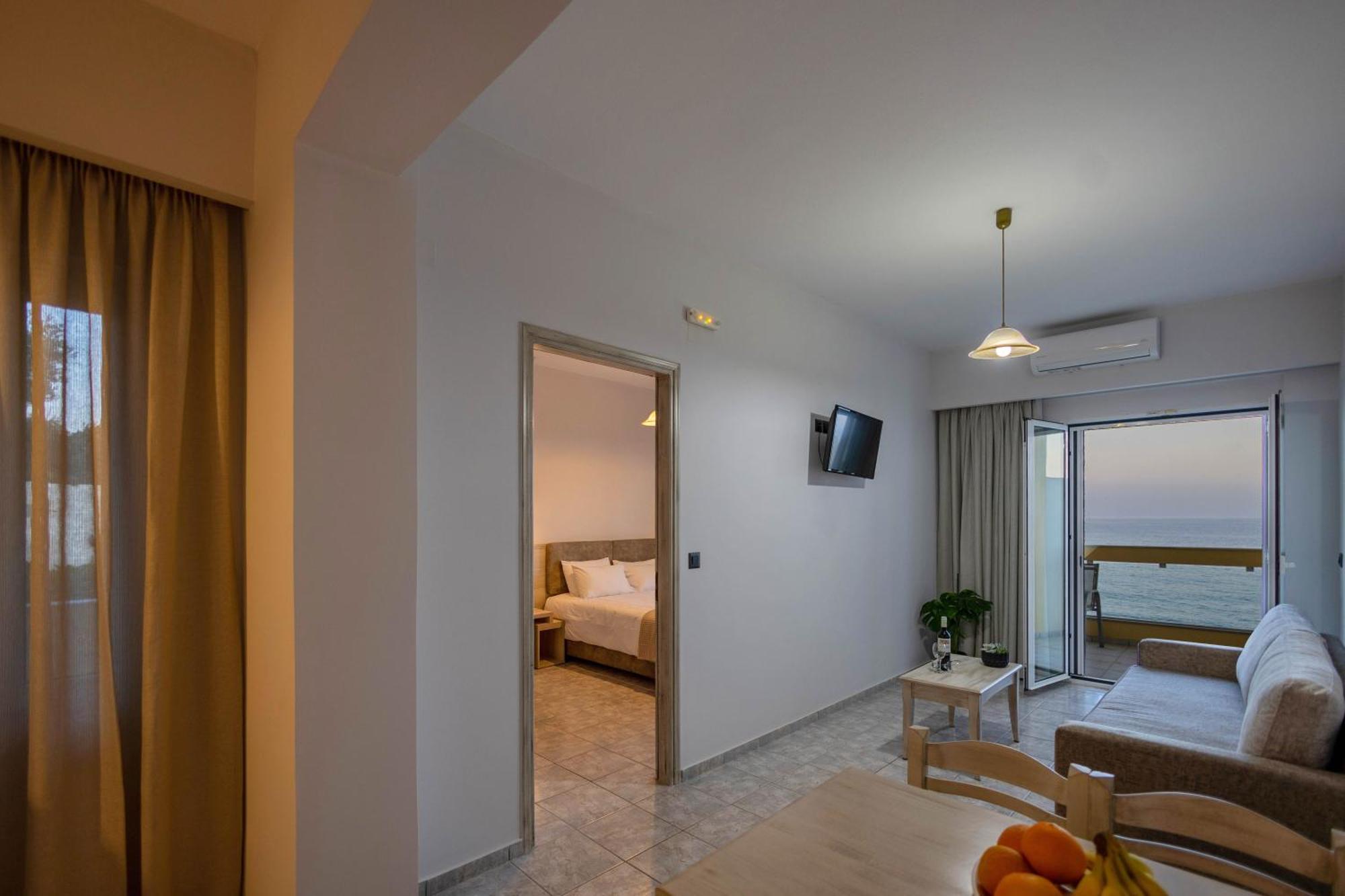 Santa Marina Apartments Родакинон Екстериор снимка